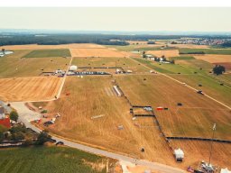 Fotos vom Aufbau des Open Beatz-Festivals 2025 in Herzogenaurach
