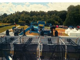 Fotos vom Aufbau des Open Beatz-Festivals 2025 in Herzogenaurach
