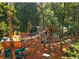 Fotos vom Aufbau des Open Beatz-Festivals 2025 in Herzogenaurach